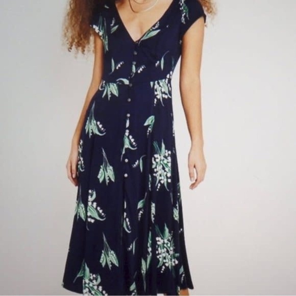 Urban Outfitters Malena Navy Floral Button-Down Midi Dress Size Small - Picture 1 of 16